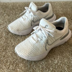 Nike React Flyknit - size 7 - white